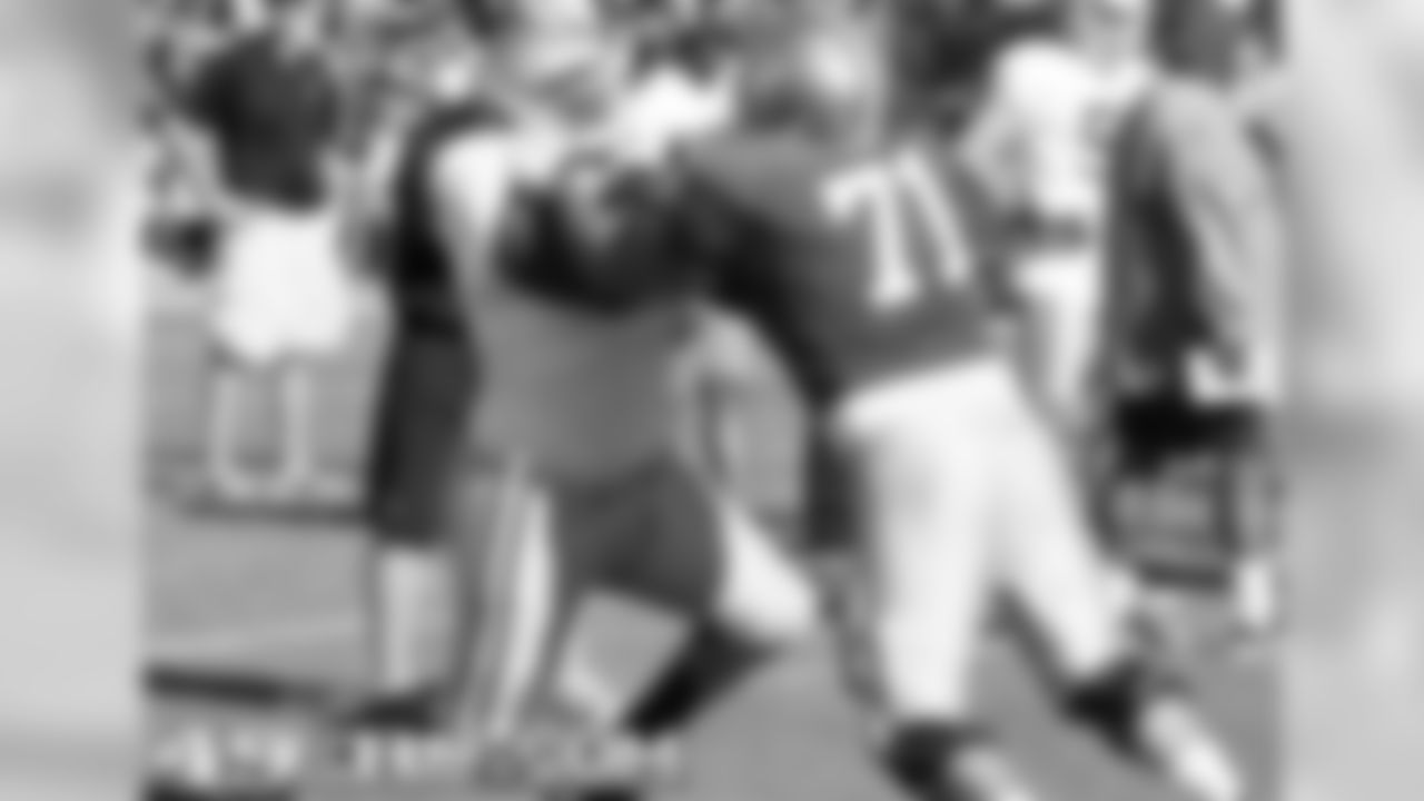 T Matt Kopa vs. DT Derek Walker in the nutcracker