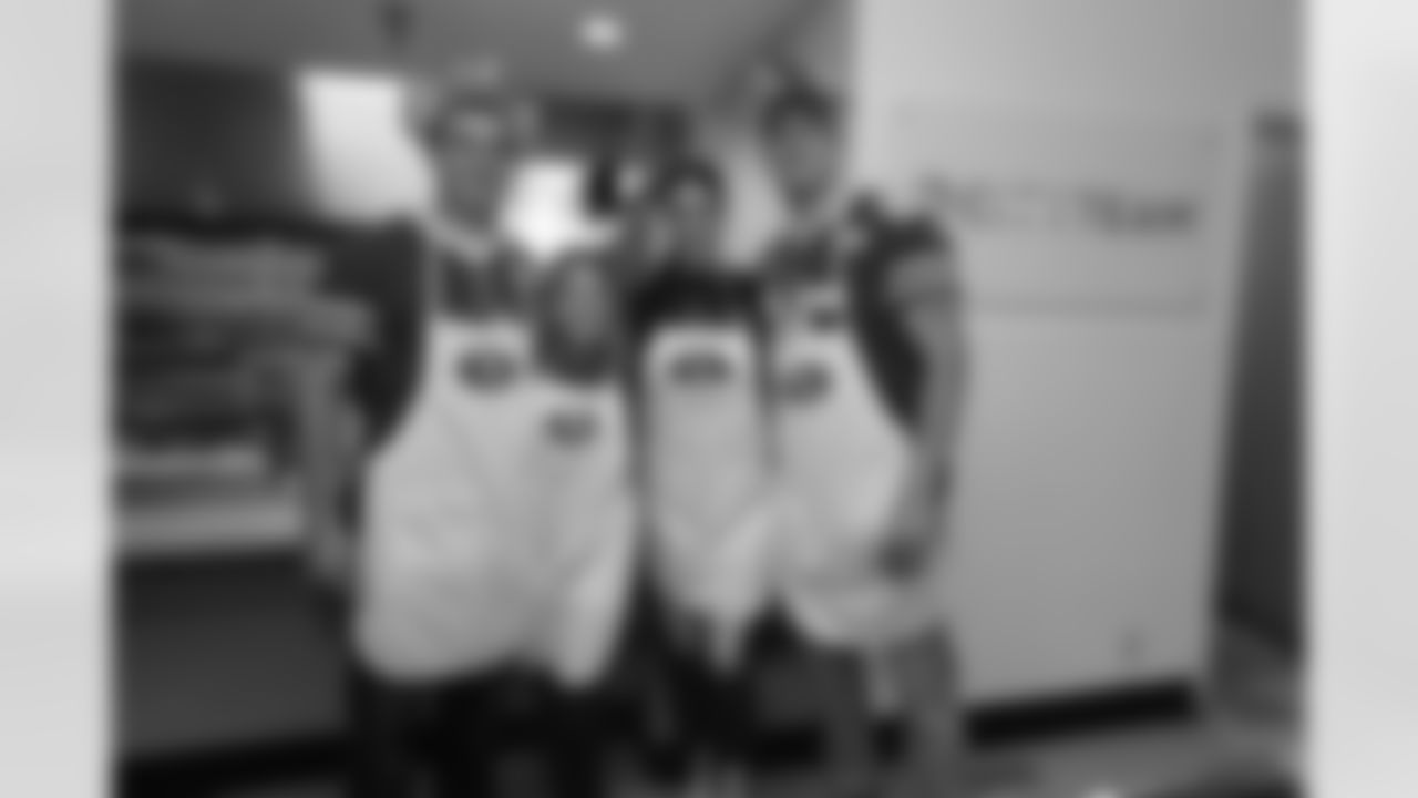 49ers and CityTeam Serve Thanksgiving Dinner