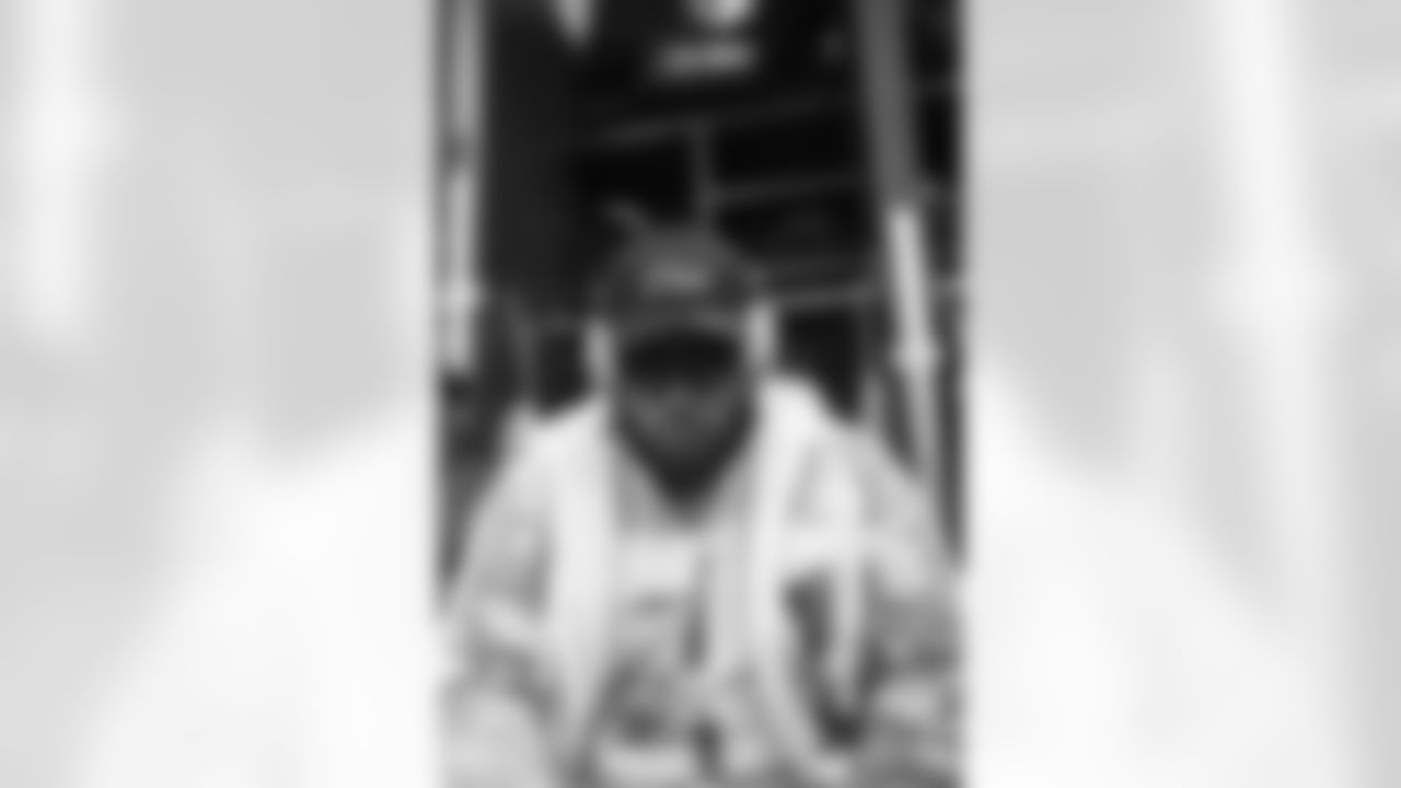 OL Jason Poe