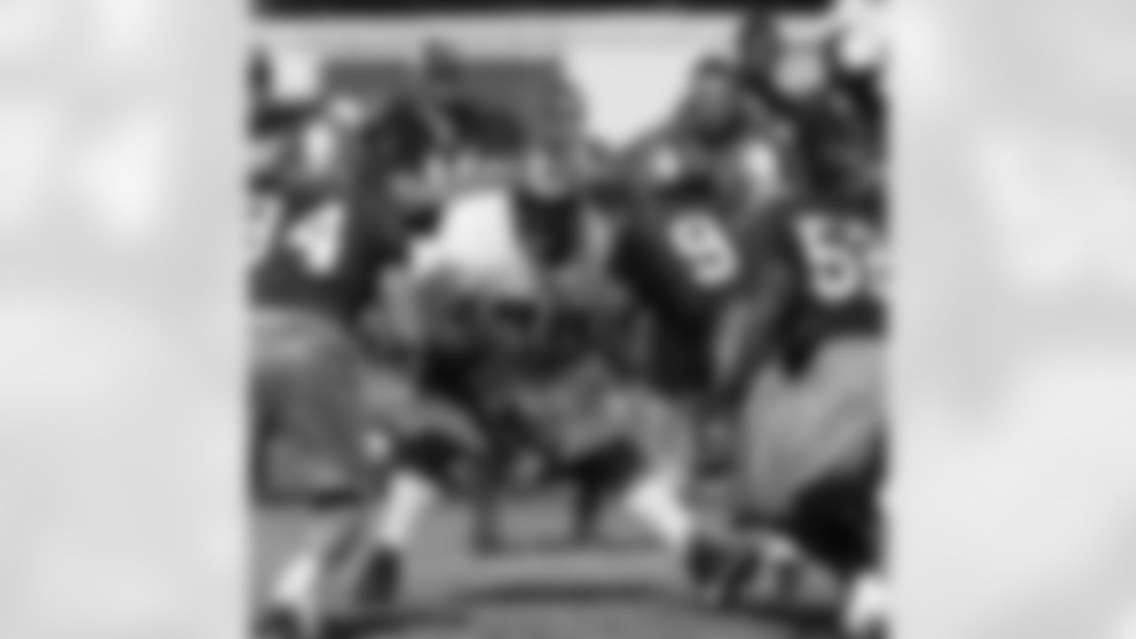 T Jonas Jennings in pass protection