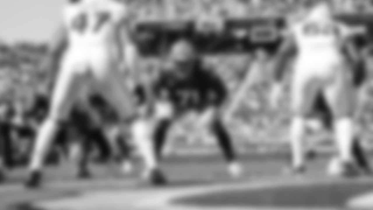 T Trent Williams