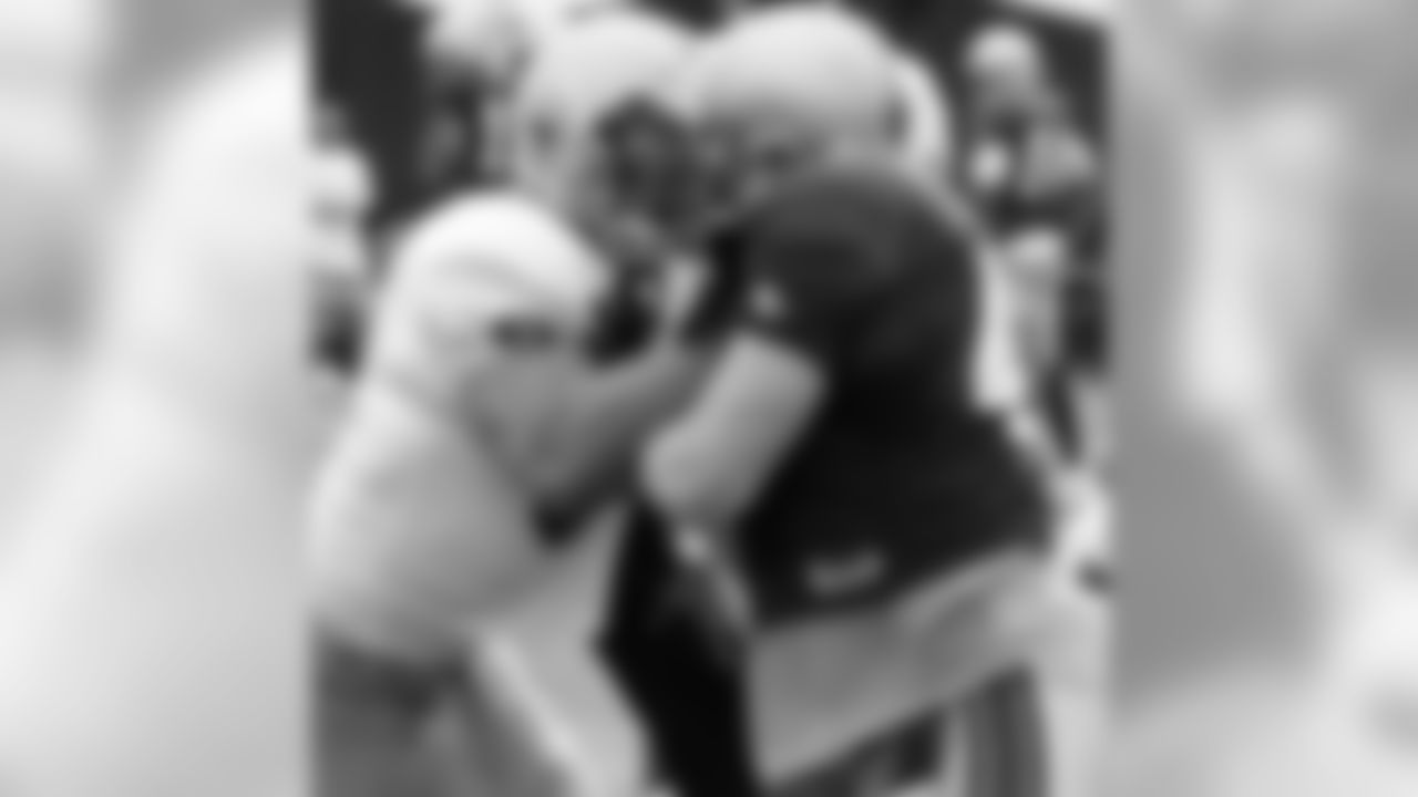 LB Jay Moore goes up against TE Billy Bajema