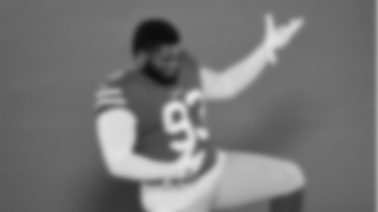 DL D.J. Jones