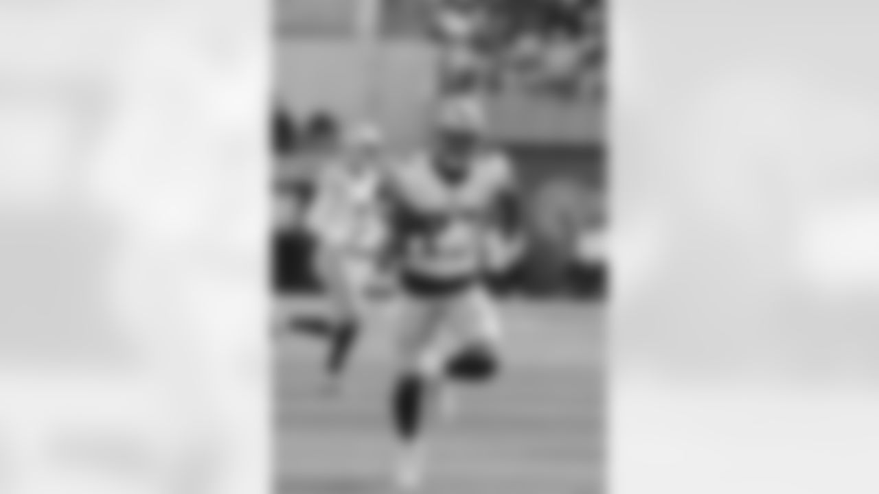 WR Tay Martin