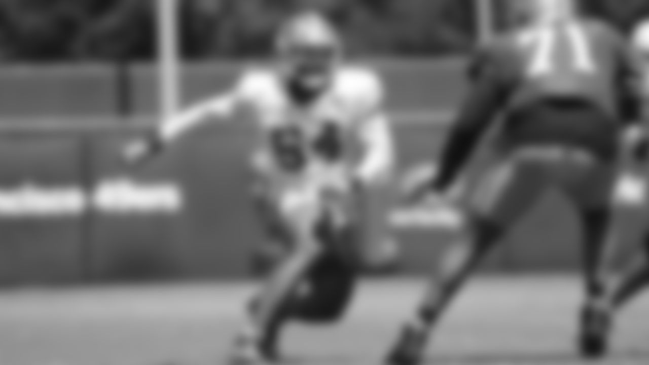 DL Alex Barrett