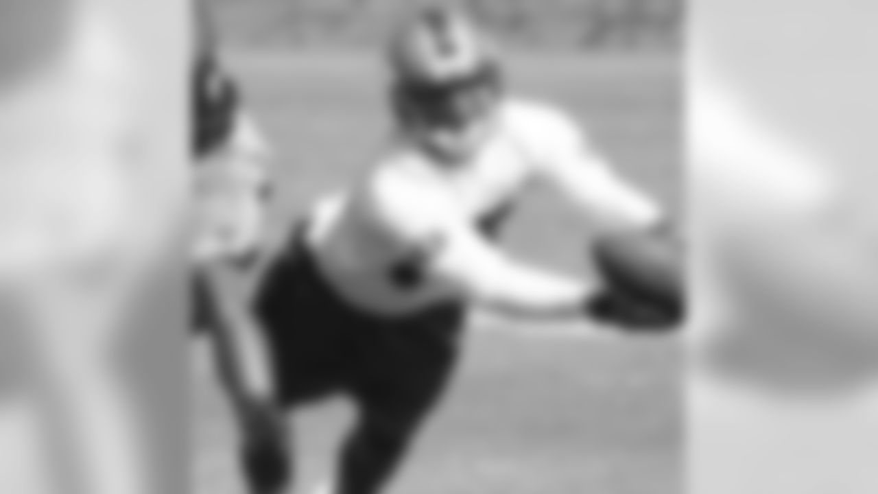 WR Arnaz Battle dives to make a catch
