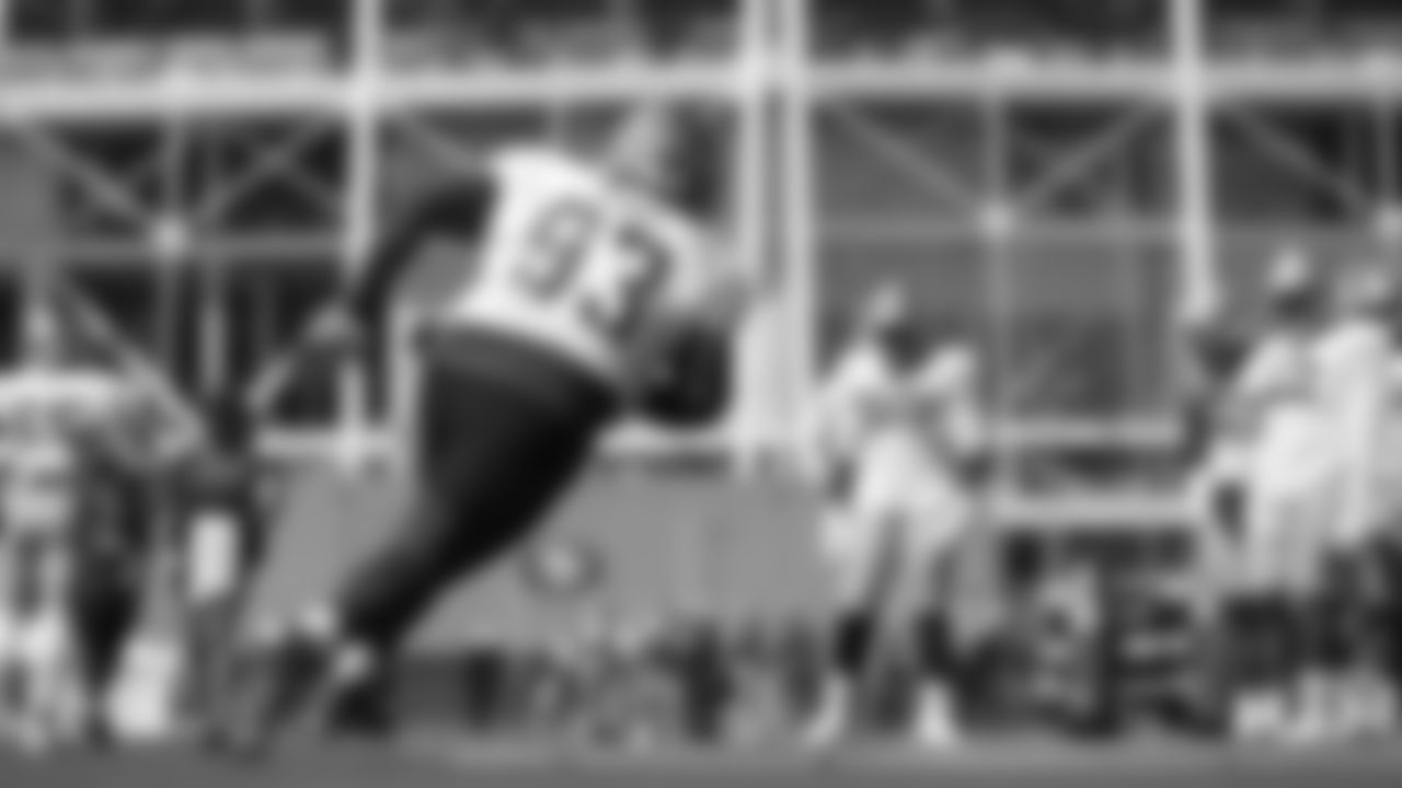 DL D.J. Jones