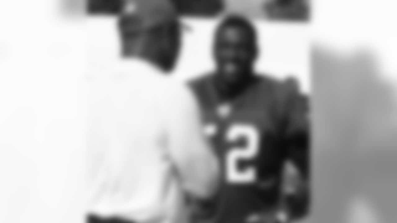 Patrick Willis jokes with coach Singletary