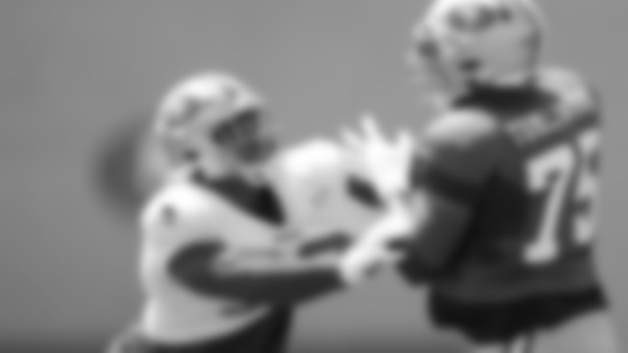 DL Kevin Givens, OL Laken Tomlinson
