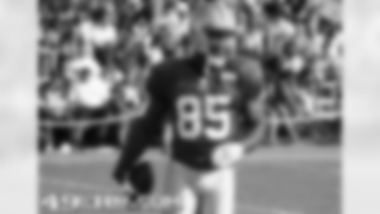 TE Vernon Davis