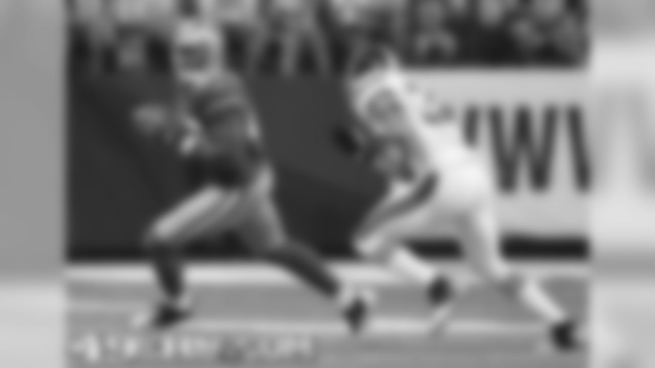TE Delanie Walker