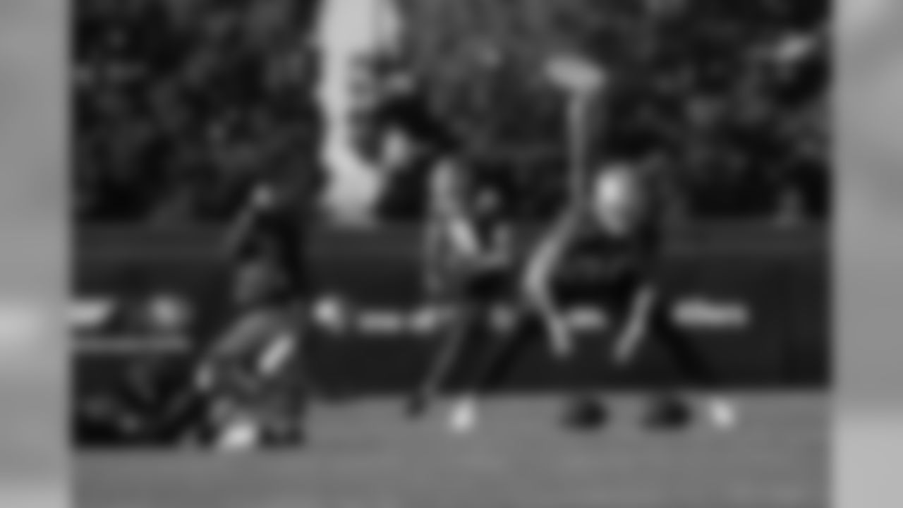 K Robbie Gould, P Bradley Pinion and LS/TE Kyle Nelson