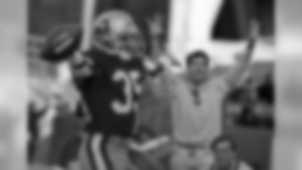 Dexter Carter (1990)