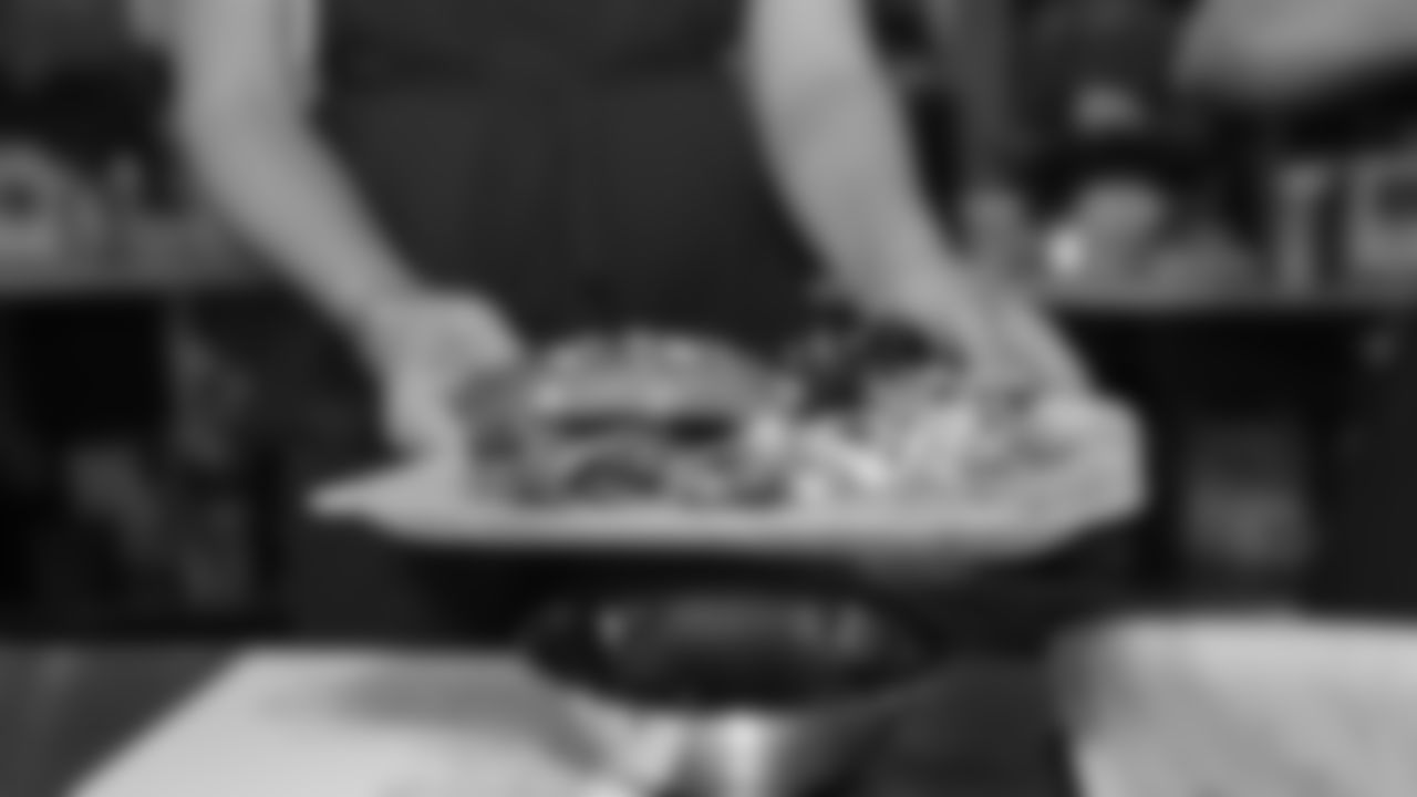 49ers Host Cooking Class for Domestic Violence Survivors