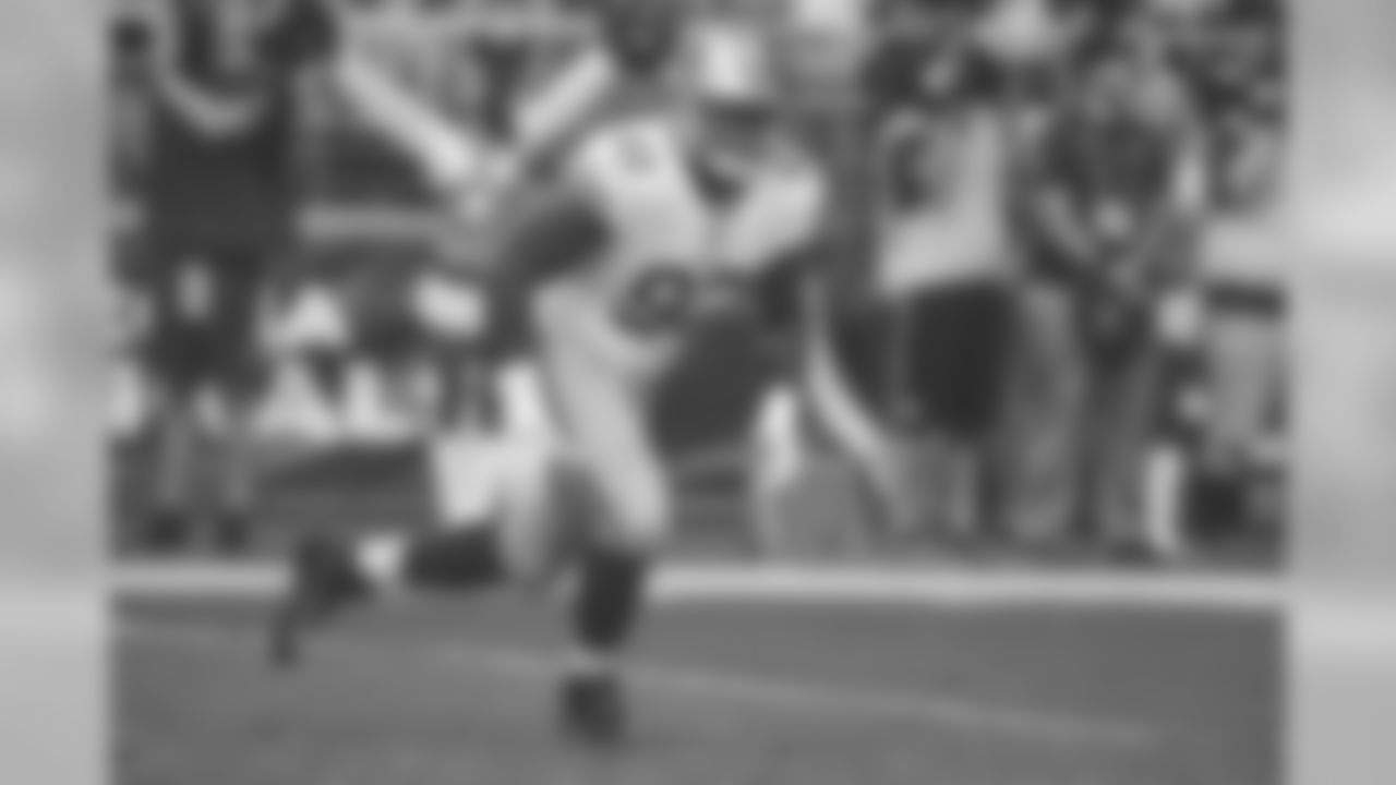 DL D.J. Jones