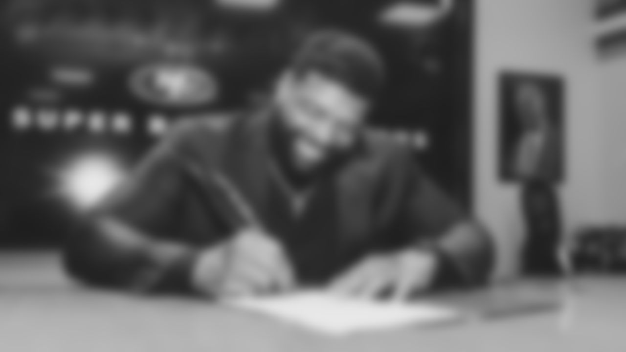 T Trent Williams
