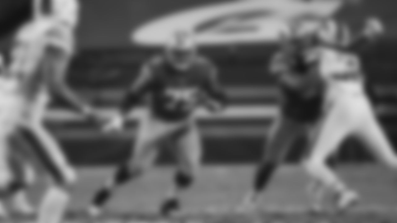 OL Laken Tomlinson