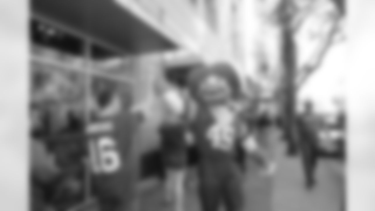 49ers Faithful and Sourdough Sam