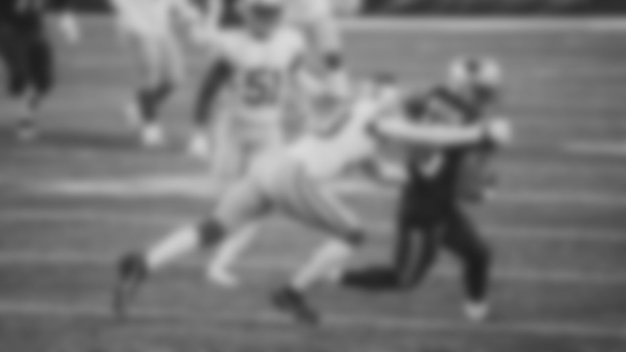 DB Tarvarius Moore