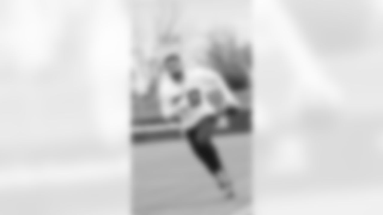 LB Curtis Robinson