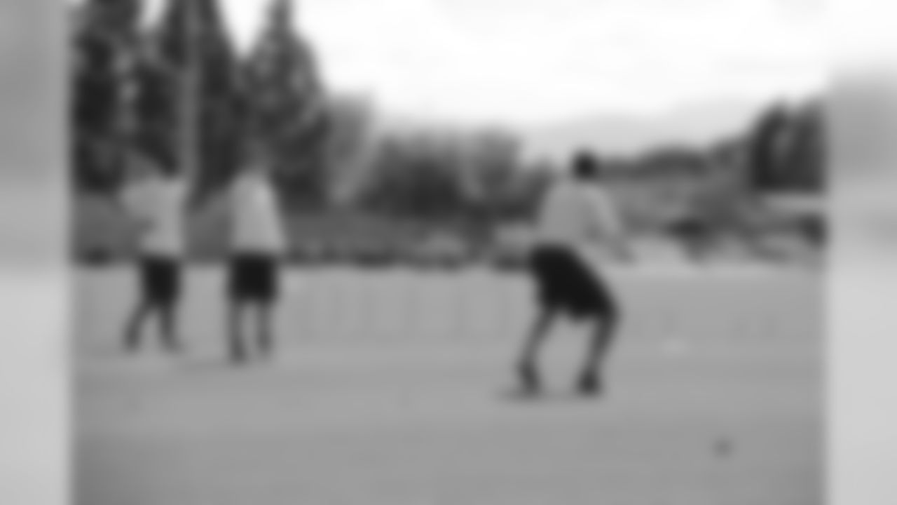 QB Scott Tolzien directs QB Colin Kaepernick