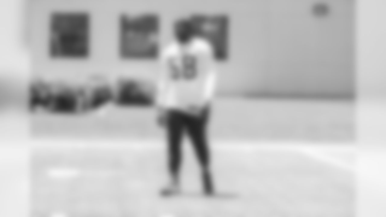 LB Elvis Dumervil