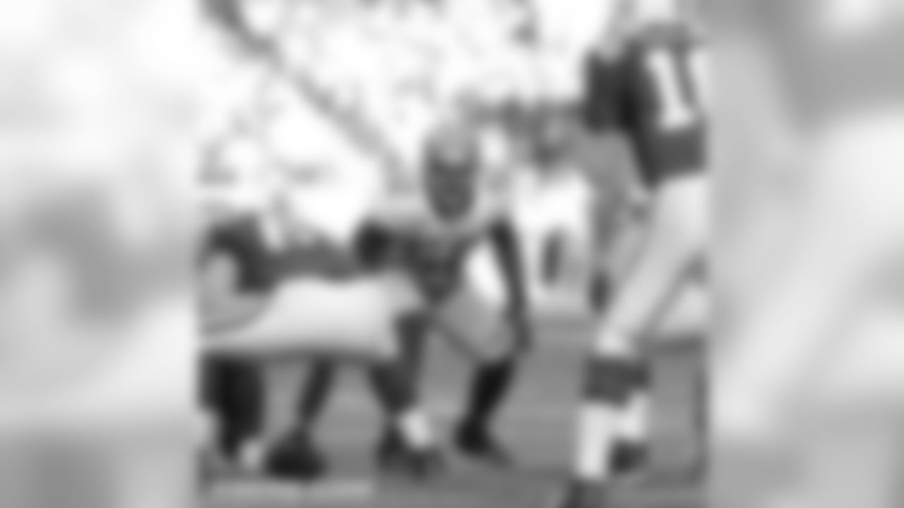LB Patrick Willis