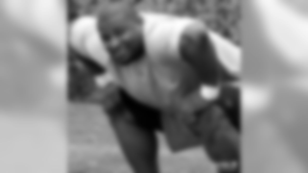 DT Ron Fields