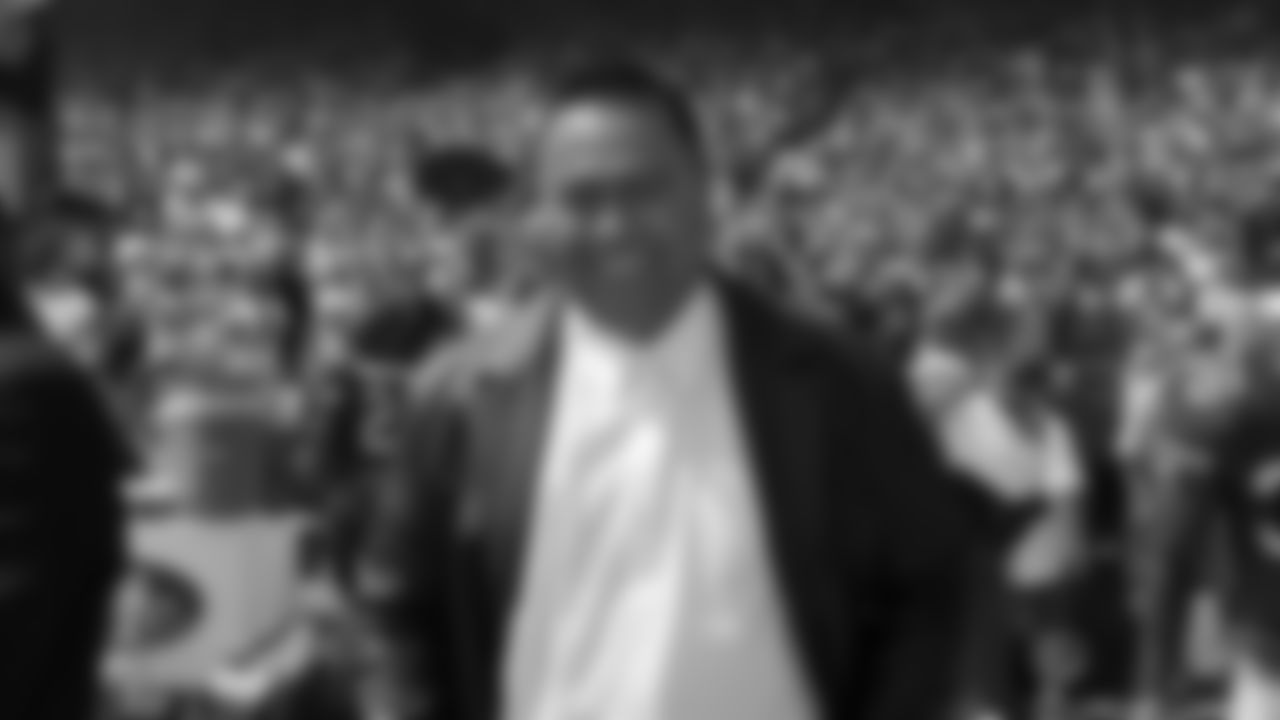 Alumnus Jesse Sapolu