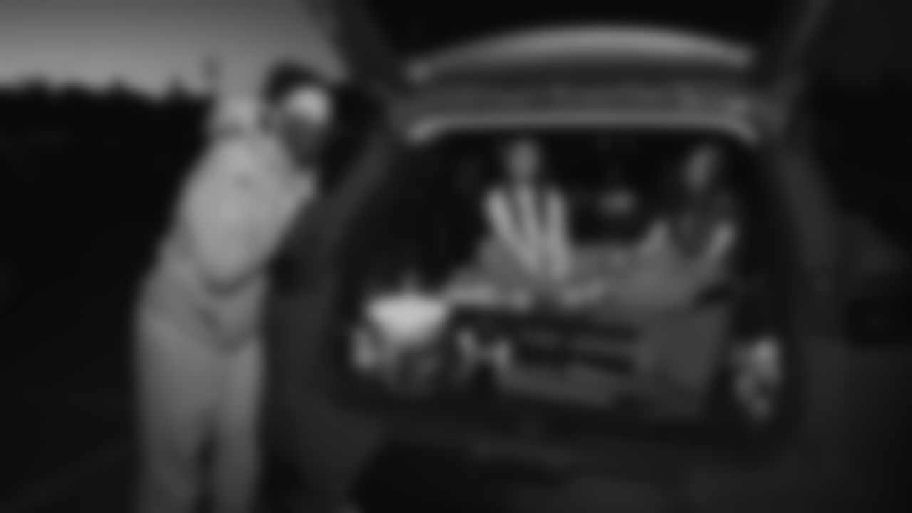Holiday Night at the Drive-In with USO Northern California
December 2020
