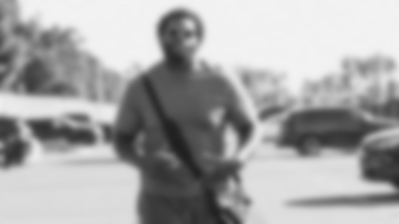 DL Zach Kerr