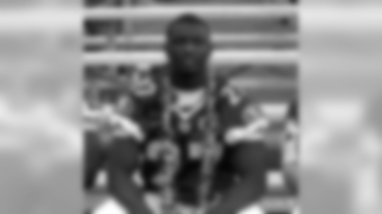 Walt Harris gets ready for the team photo