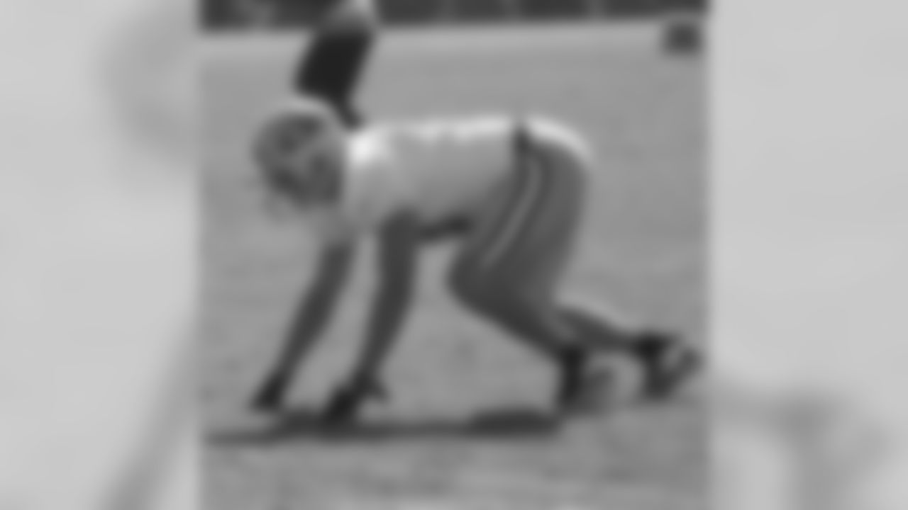LB Jay Moore