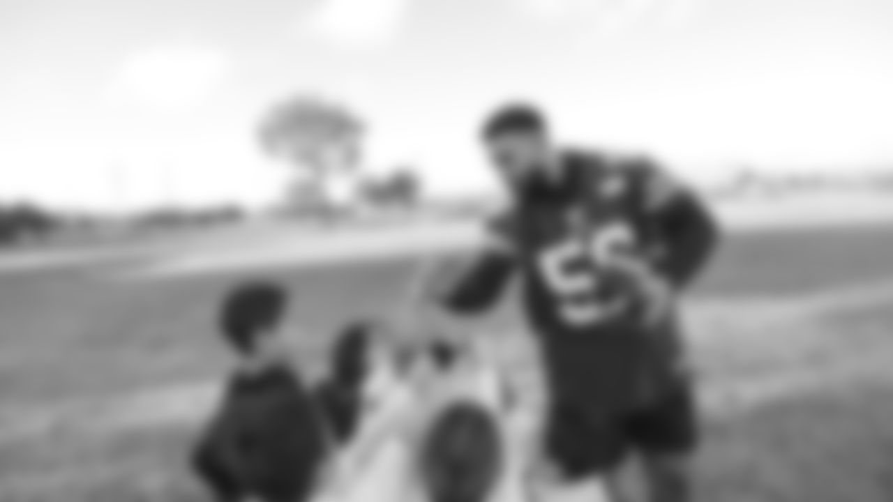 LB Curtis Robinson