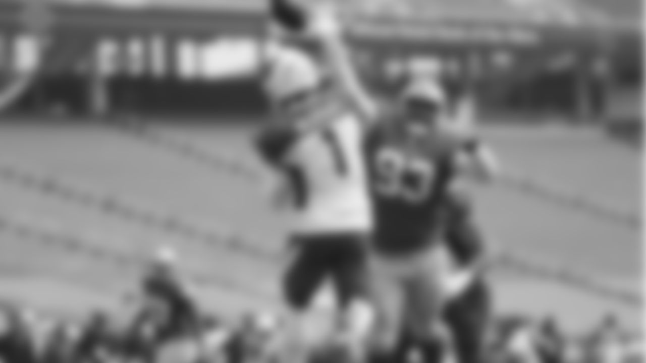 DL D.J. Jones