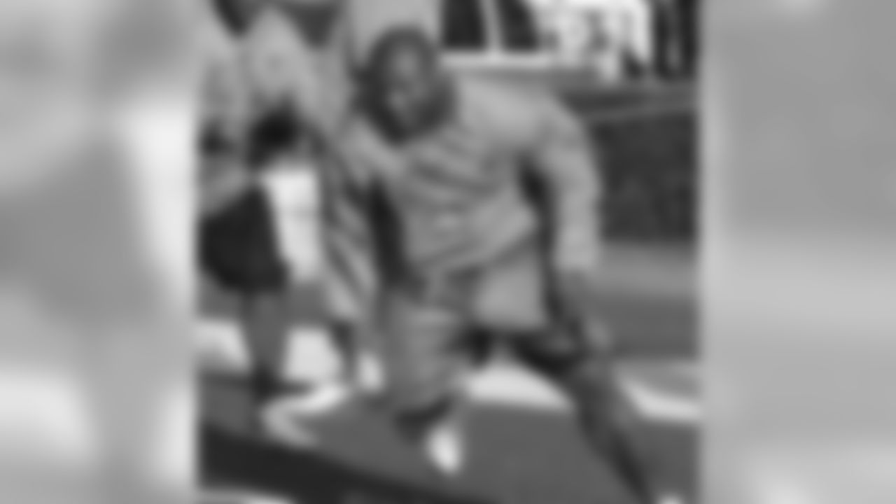 DT Ron Fields