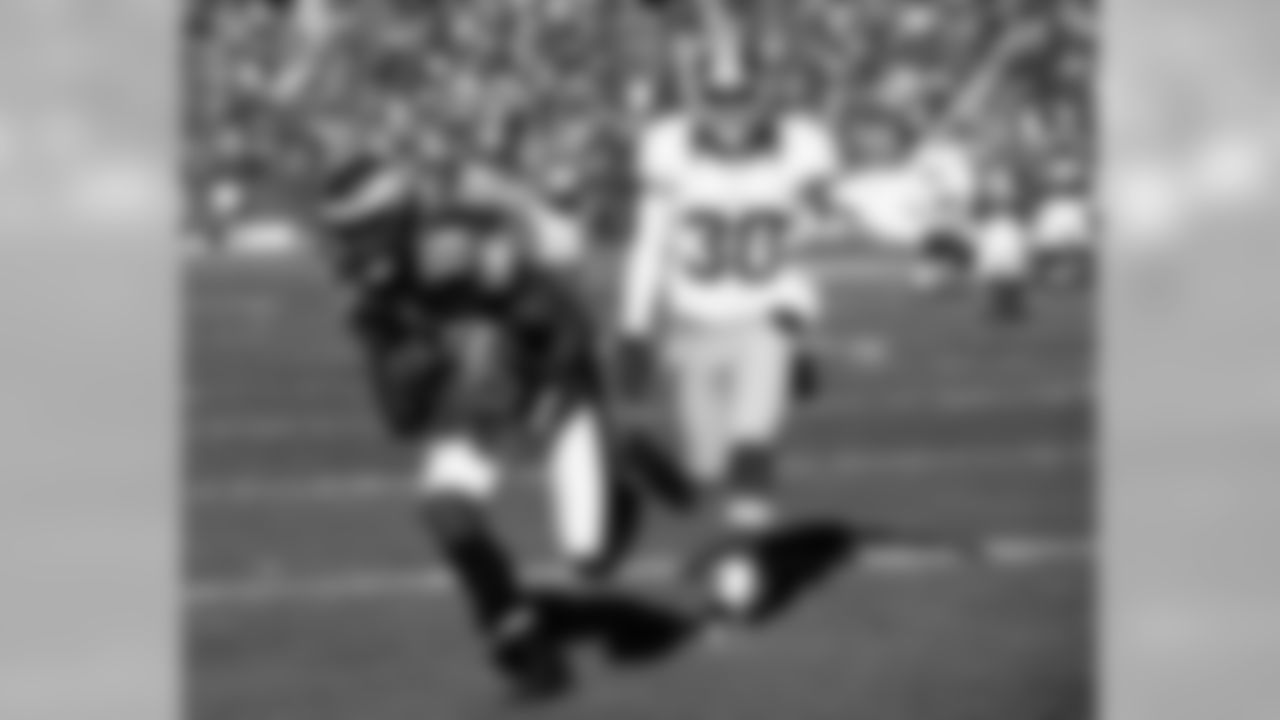 UPDATE: Maclin agreed to terms with Philadelphia