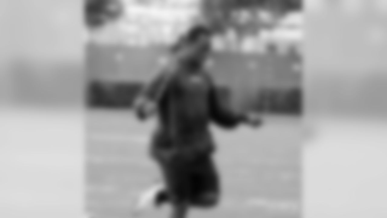 TE Vernon Davis