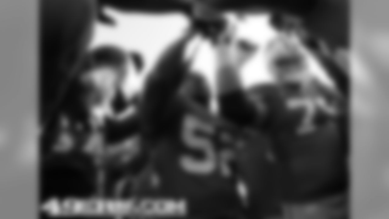 The 49ers huddle up