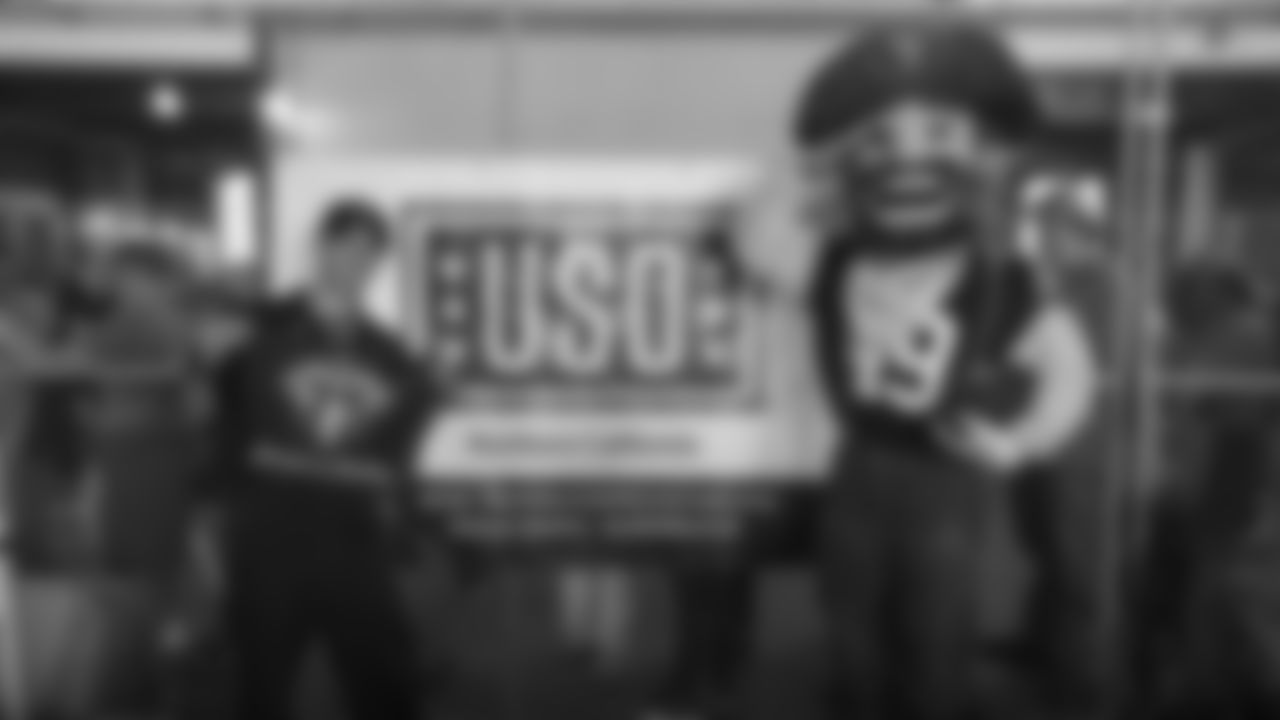 49ers Welcome Military Members to SF Fleet Week with USO NorCal