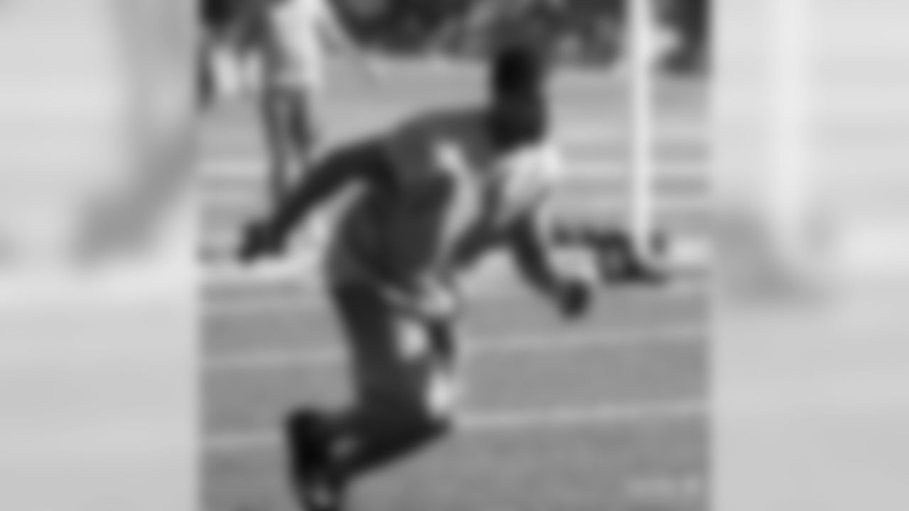 WR Arnaz Battle