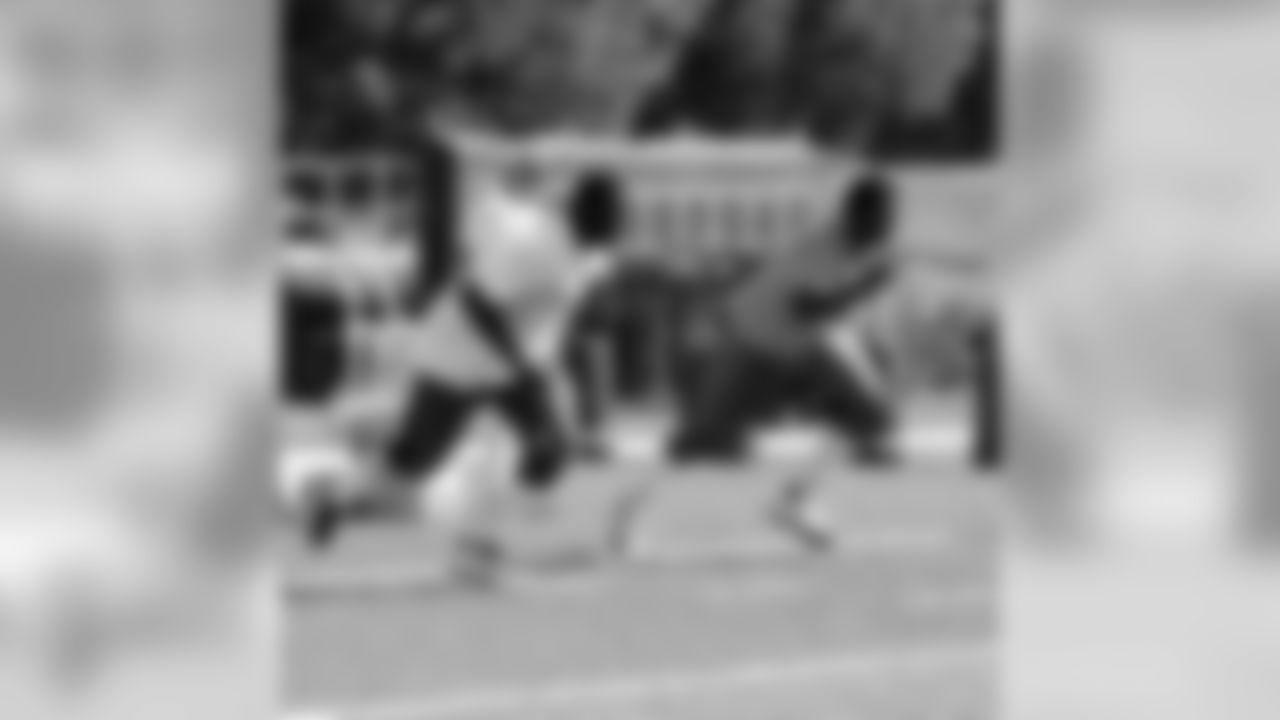 Tackles Damane Duckett and Kwame Harris