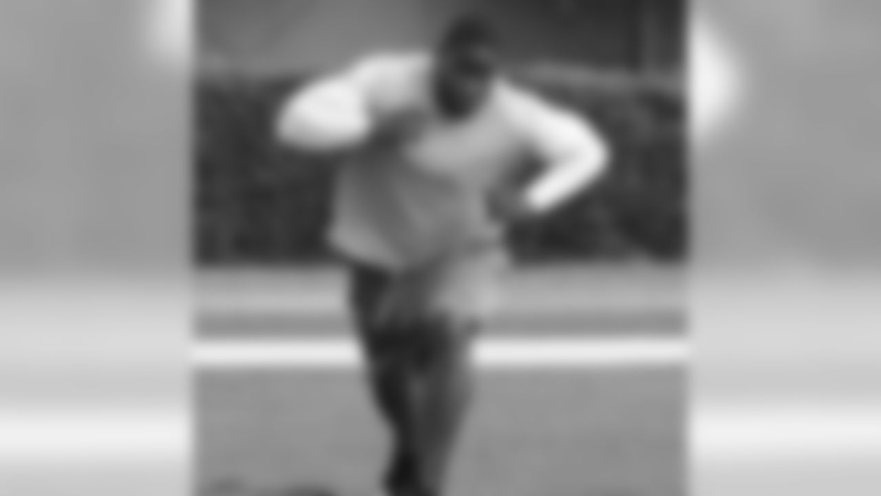 LB Roderick Green works on his explosion out of his stance