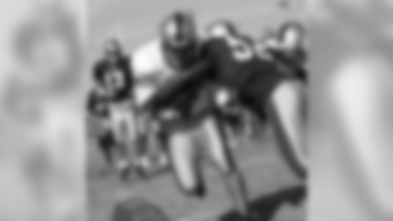 LB Patrick Willis hits Zak Keasey