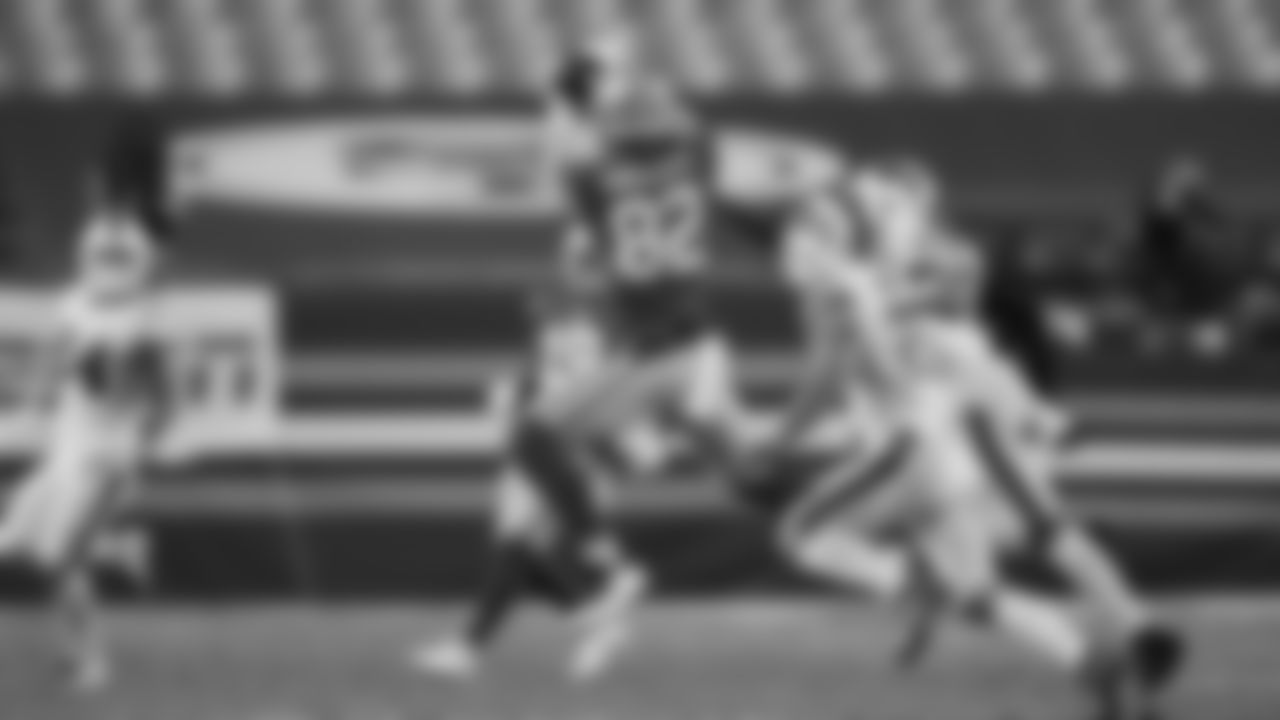 TE Ross Dwelley