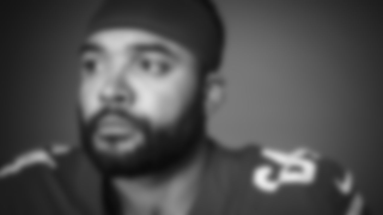 DL Alex Barrett