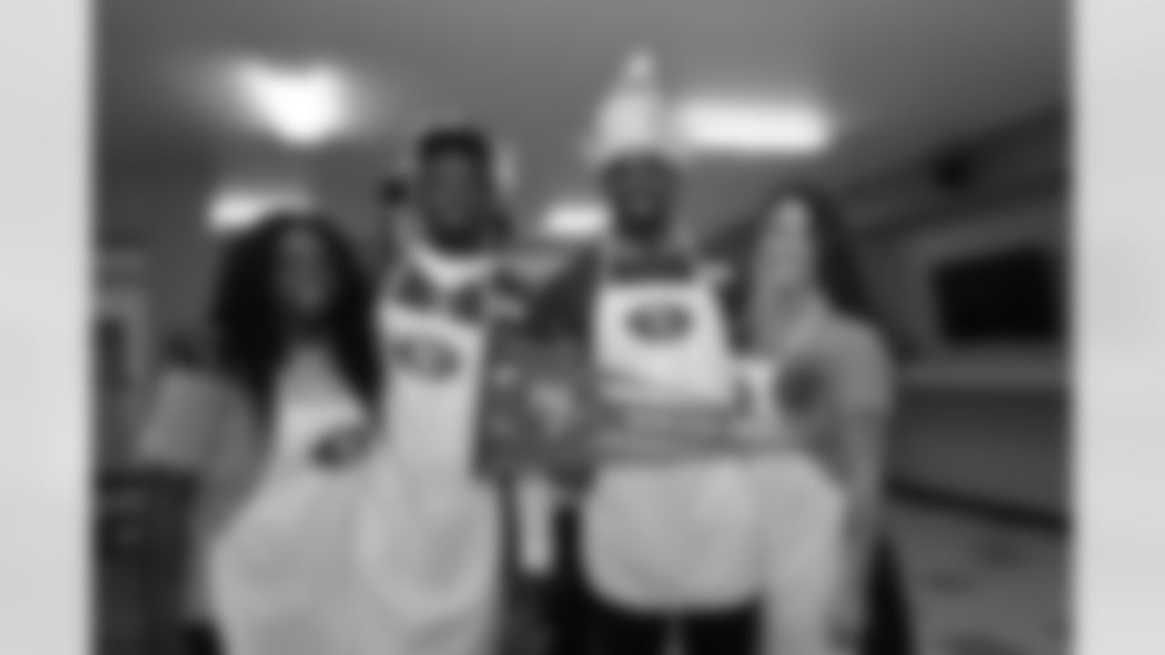49ers and CityTeam Serve Thanksgiving Dinner