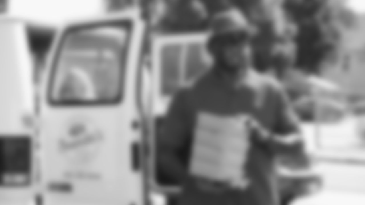 COVID-19 Meal Support Deliveries with Guy McIntyre
October 2020