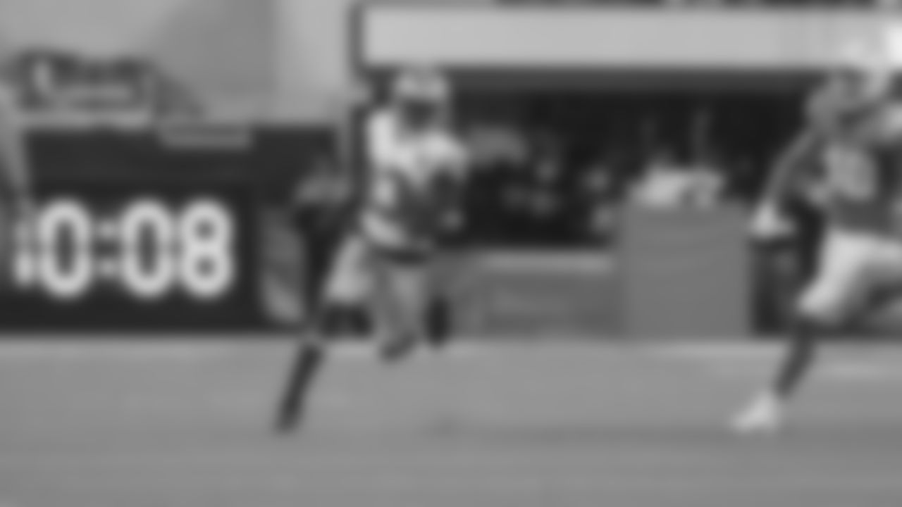 WR Richie James