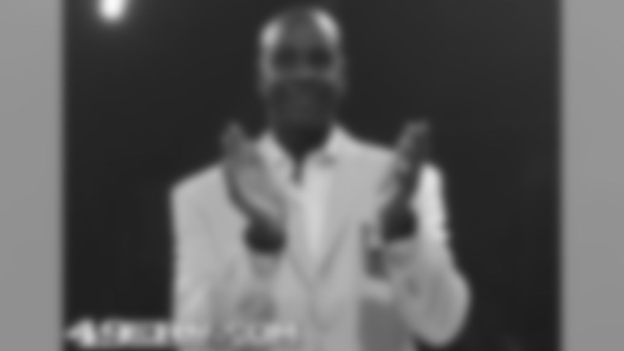 Jerry Rice clapping for current Hall of Famers